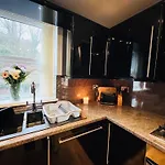 New Road - 2 Bedrooms - Sleeps 3 ווייט הייבן