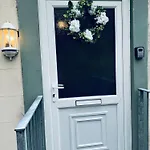 New Road - 2 Bedrooms - Sleeps 3 Apartment *