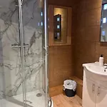 New Road - 2 Bedrooms - Sleeps 3 Apartment *
