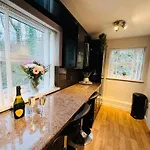 New Road - 2 Bedrooms - Sleeps 3 *