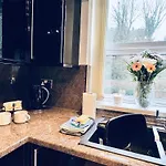 Apartment New Road - 2 Bedrooms - Sleeps 3 *
