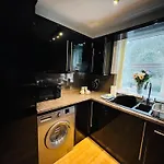Apartment New Road - 2 Bedrooms - Sleeps 3 *