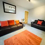 New Road - 2 Bedrooms - Sleeps 3 Apartment
