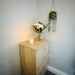 New Road - 2 Bedrooms - Sleeps 3