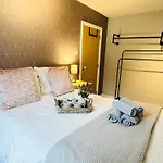 New Road - 2 Bedrooms - Sleeps 3 Διαμέρισμα