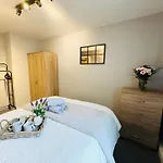 New Road - 2 Bedrooms - Sleeps 3 Διαμέρισμα