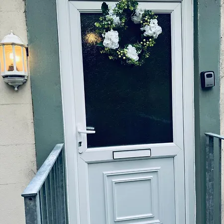 New Road - 2 Bedrooms - Sleeps 3 アパート *