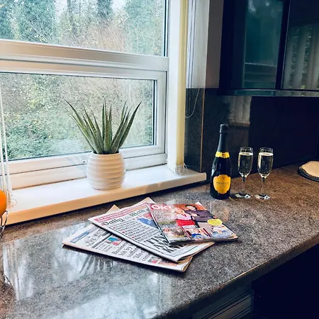 New Road - 2 Bedrooms - Sleeps 3 公寓 *