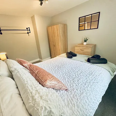 New Road - 2 Bedrooms - Sleeps 3 公寓 *