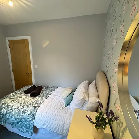 New Road - 2 Bedrooms - Sleeps 3 怀特黑