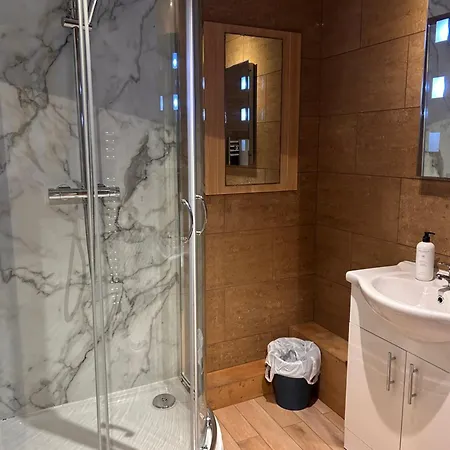 New Road - 2 Bedrooms - Sleeps 3 アパート *