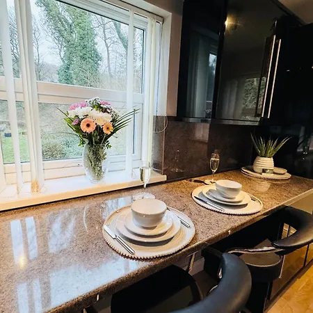 New Road - 2 Bedrooms - Sleeps 3 Apartment *