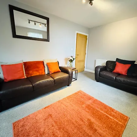New Road - 2 Bedrooms - Sleeps 3 アパート