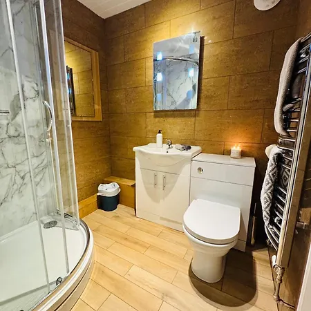 New Road - 2 Bedrooms - Sleeps 3