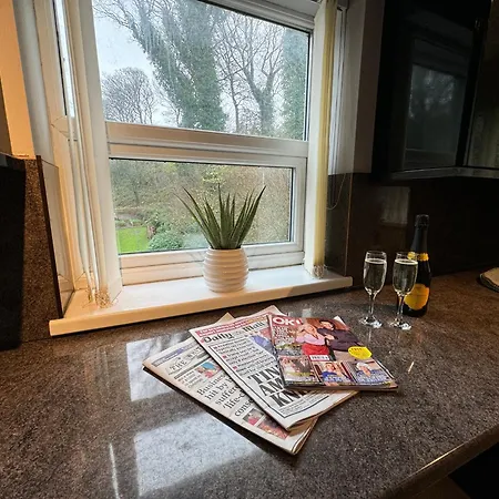 New Road - 2 Bedrooms - Sleeps 3 *