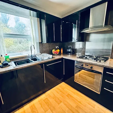 New Road - 2 Bedrooms - Sleeps 3 *